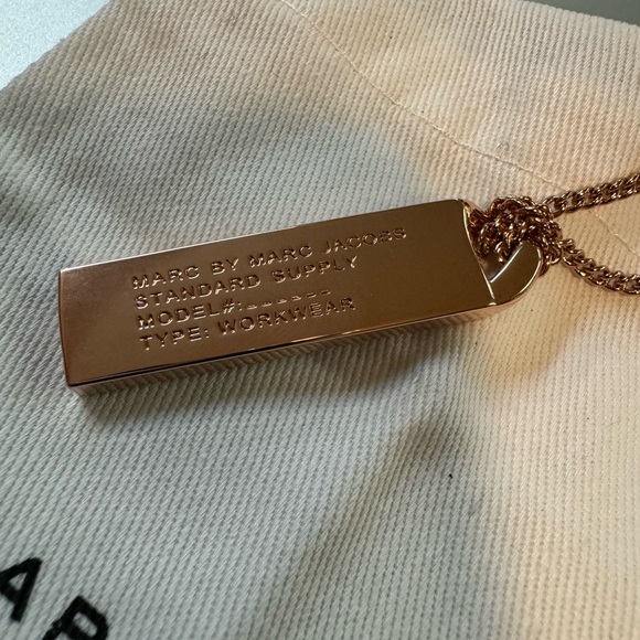 Marc by Marc Jacobs NWT Rose Gold Pendant Bar Tag Chain Long Necklace - Picture 3 of 13